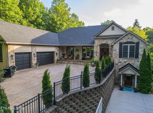 224 Burning Oaks Dr, Sevierville, TN 37876