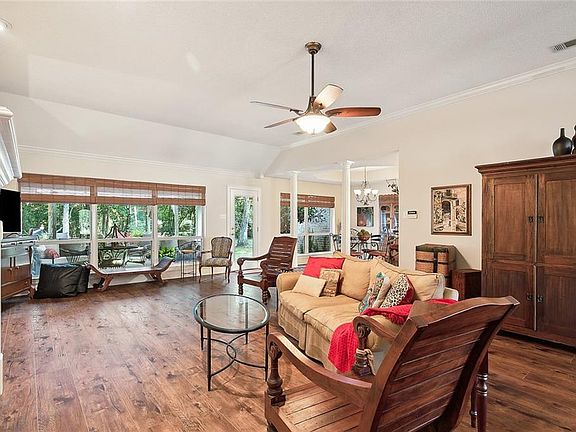 3rd image of 30423 Woodland Dr