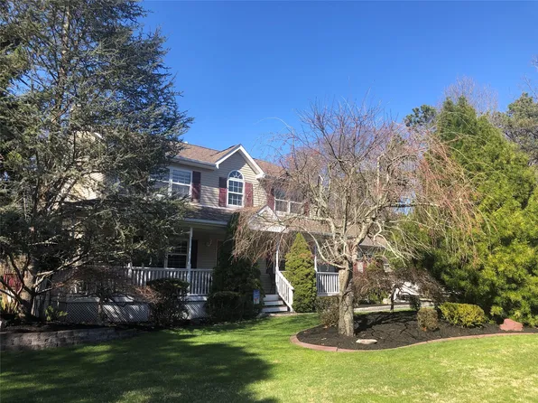 7 Palace Court, Manorville, NY 11949