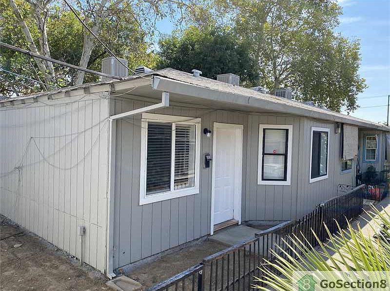 1st image of 697 El Camino Ave