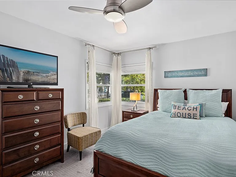 2049 E Ocean Blvd — Photo 11