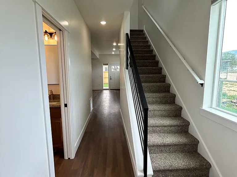 203 Amusement Ave — Photo 2
