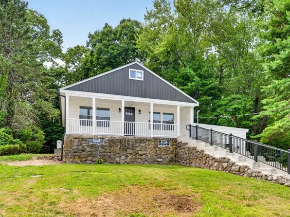 69 Wolcott Ave, Dartmouth, MA 02747