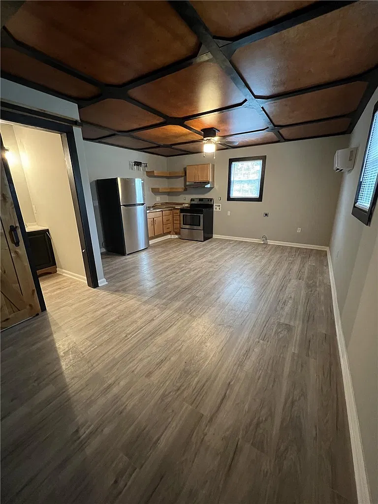 1 bed, 1.0 bath, $775 — Photo 2