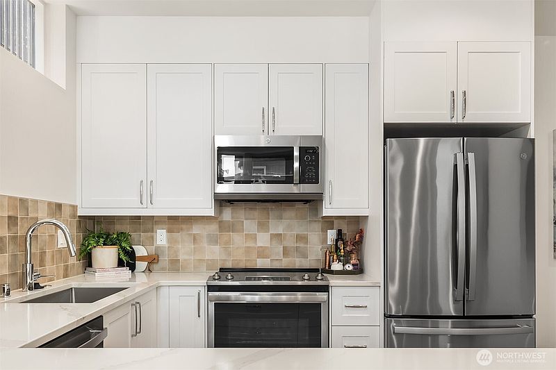4th image of 1755 17th Avenue