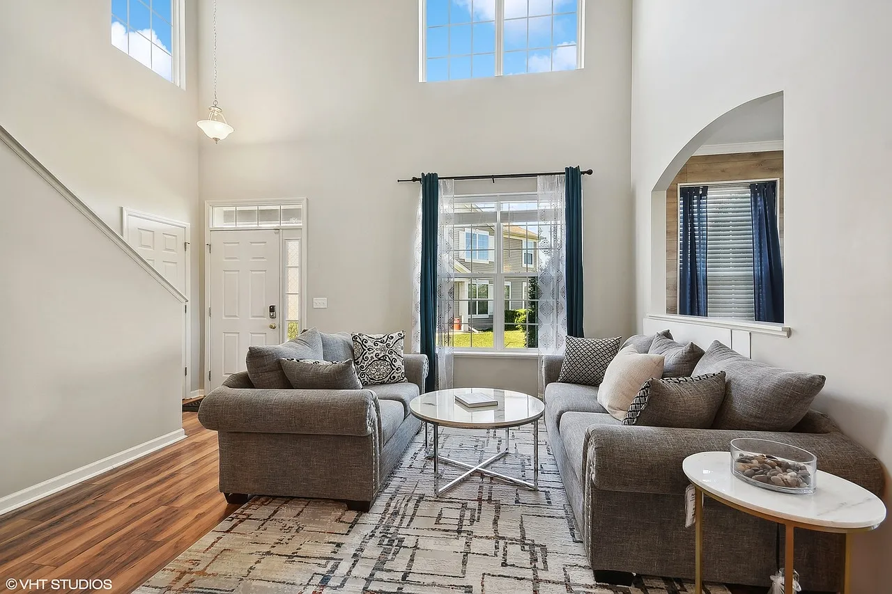 3 bed, 1673 sqft, $2,575 — Photo 2