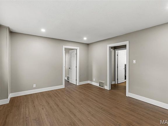 4th image of 10318 Saint Joan Ln
