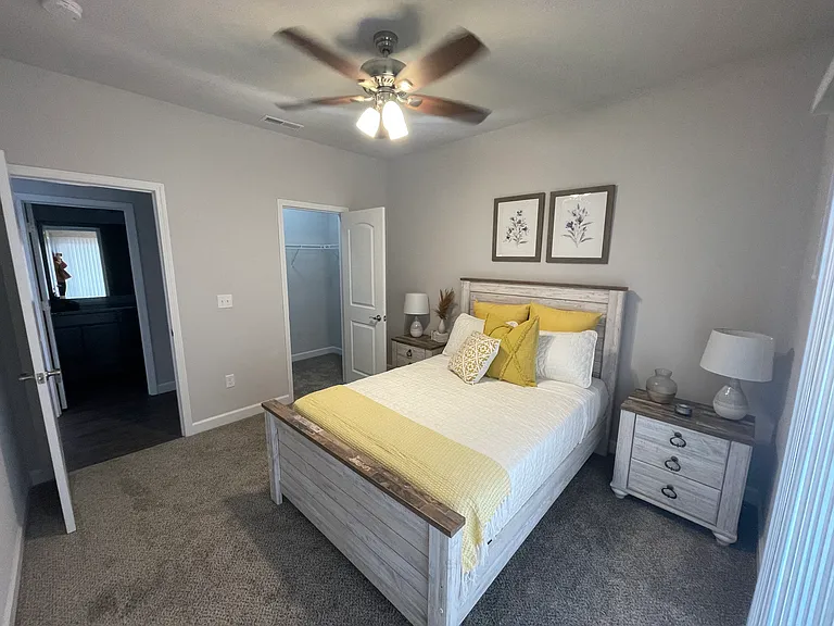 Miller Crossing Apartments & Villas — Photo 6