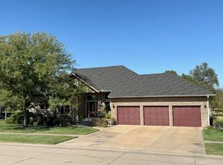 1806 Riviera Dr, Great Bend, KS 67530