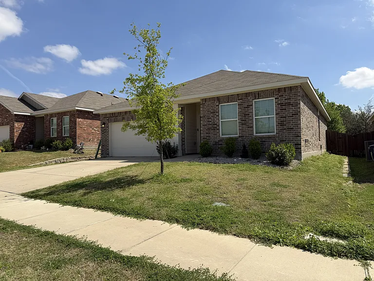 684 Crestridge Dr — Photo 3