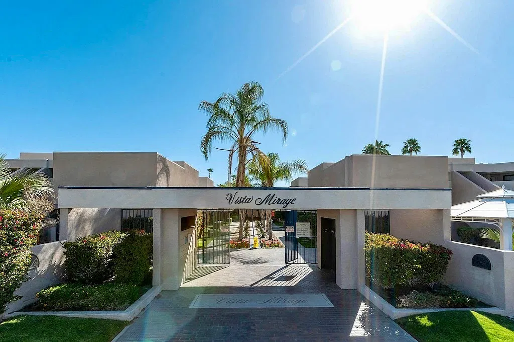 400 S Hermosa Dr — Photo 1