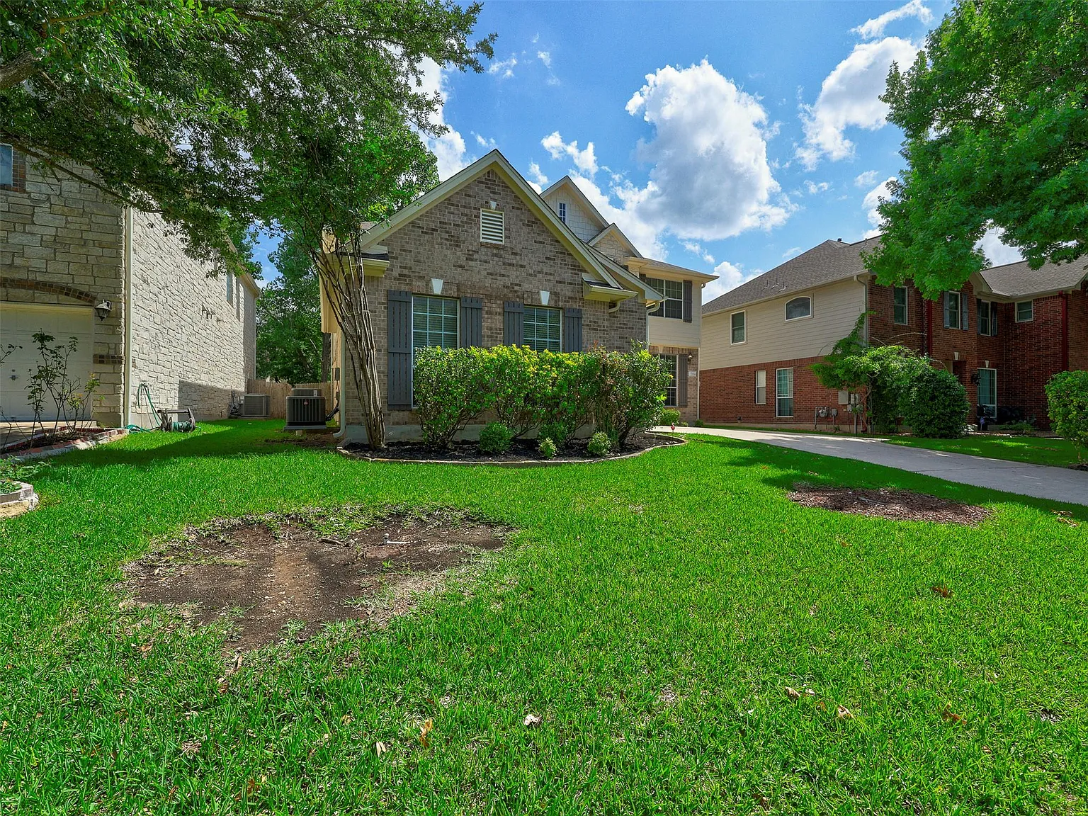 4 bed, 3.0 bath, 3456 sqft, $3,200 — Photo 2