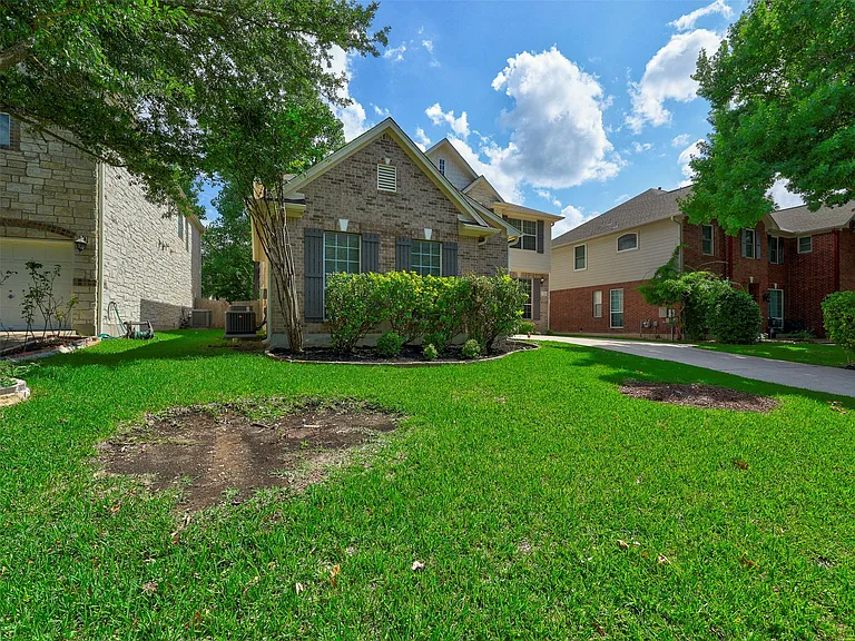 1554 Homewood Cir — Photo 2