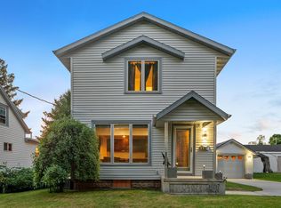 1206 Flambeau St, Manitowoc, WI 54220