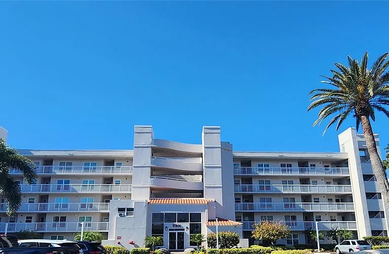 5901 Bahia Del Mar Cir #124 — Photo 2
