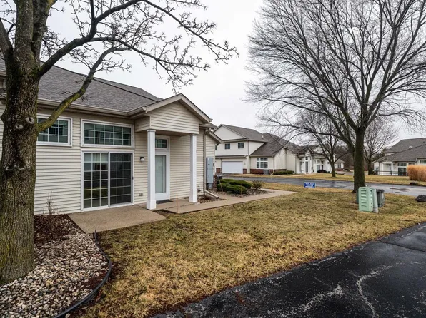 2412 Fox River PARKWAY #G, Waukesha, WI 53189