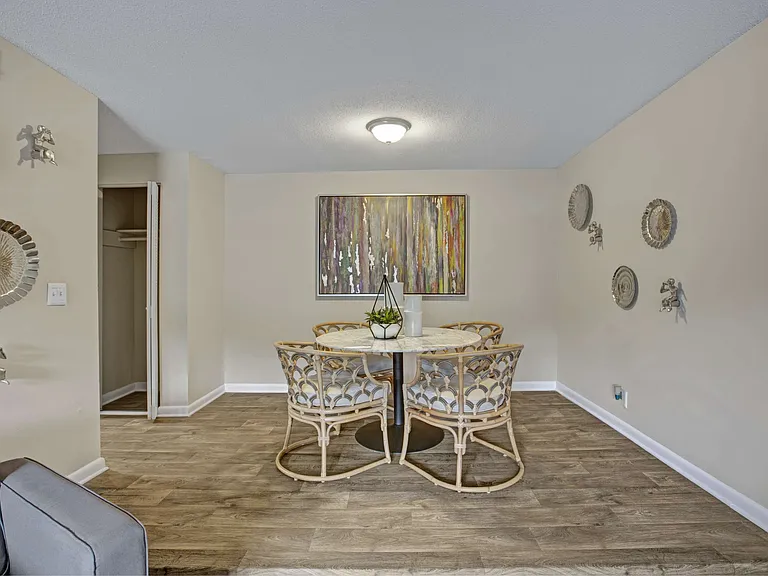 Lacota Apartments — Photo 44