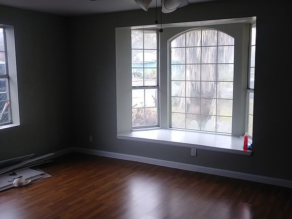 3rd image of 5919 Pyle St