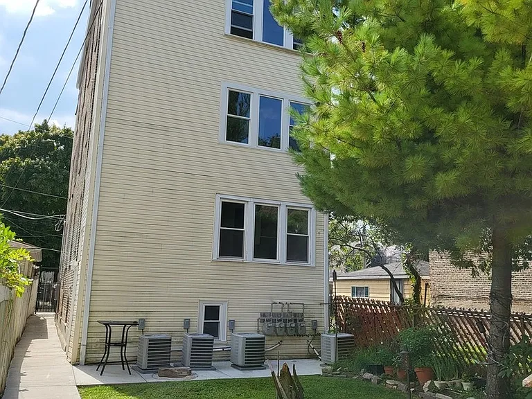 827 W 33rd Pl #4 — Photo 24