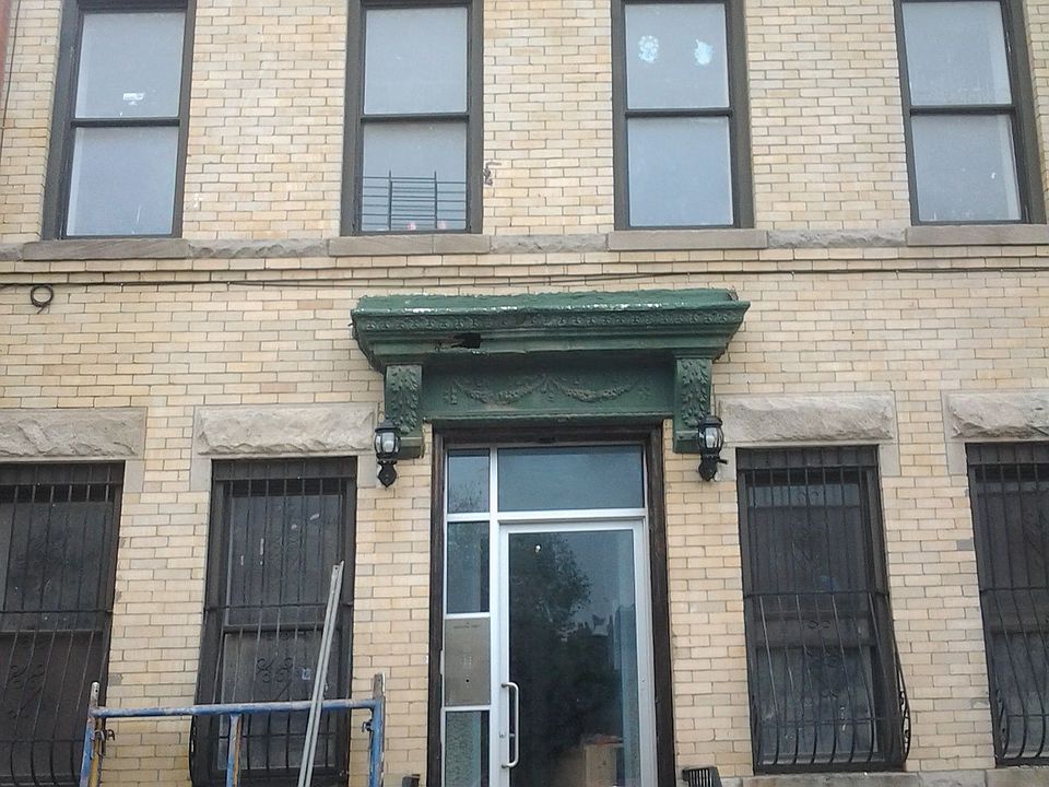 1st image of 74 Macdougal St APT 3