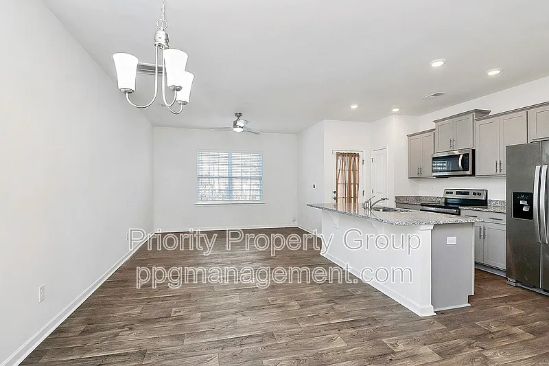 3 bed, 2.5 bath, 1511 sqft, $1,849 — Photo 4