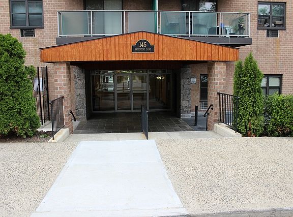 3rd image of 145 Valentine Ln