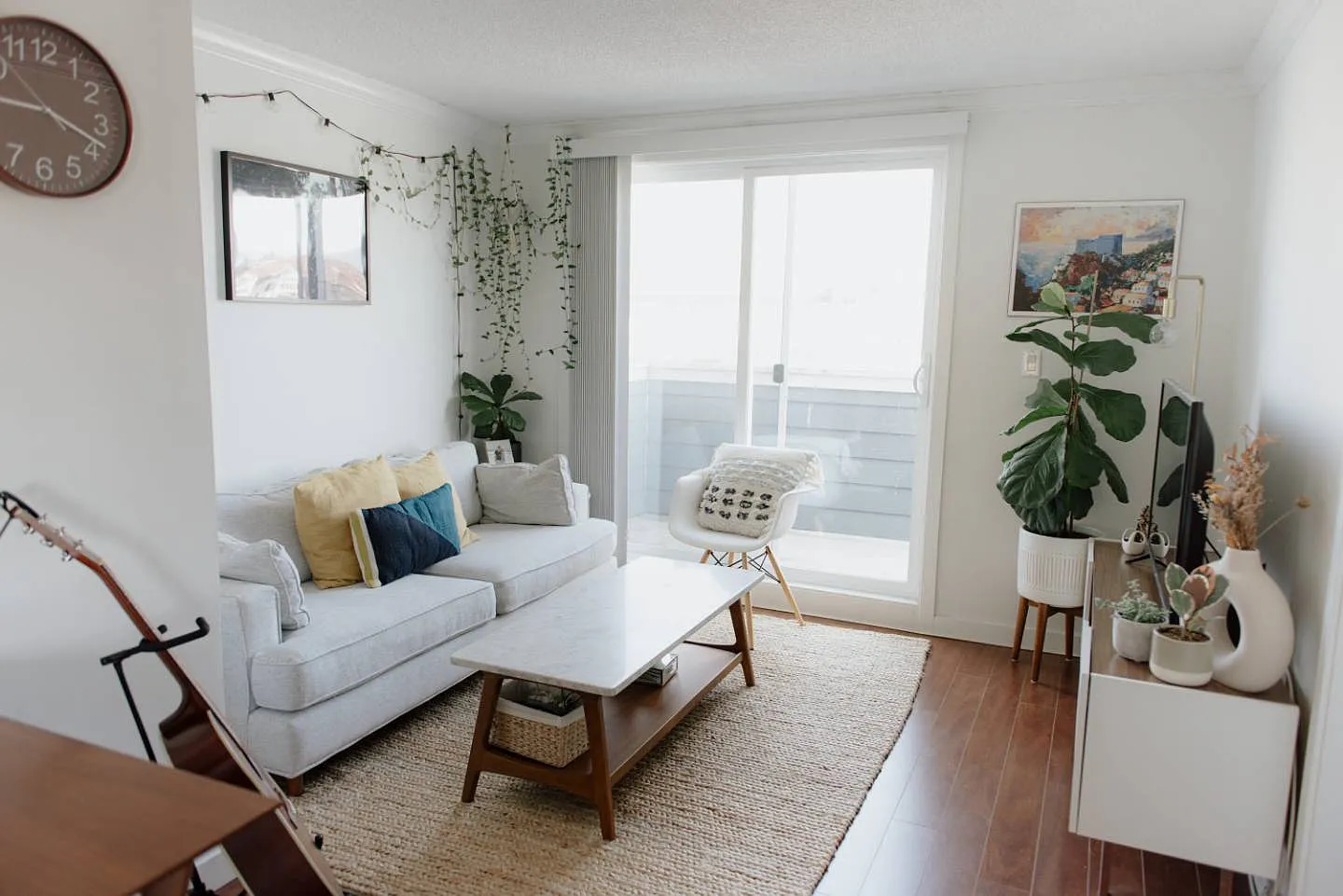 120 King Edward Ave E #2 photo 1
