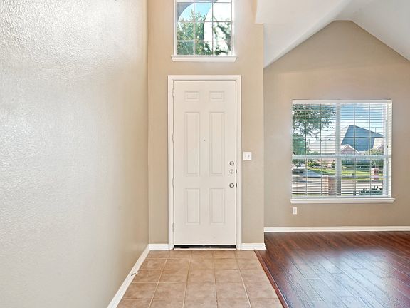 3rd image of 2929 Aurora Mist Dr