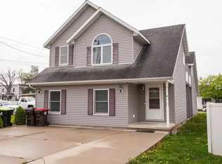 201 W Center St #B, Le Roy, IL 61752