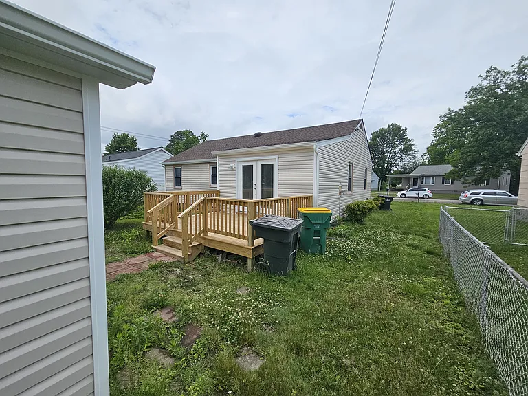 2404 Bluefield St — Photo 2