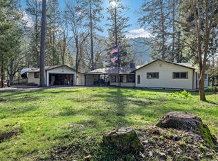 190 Whispering Pines Ln, Grants Pass, OR 97527
