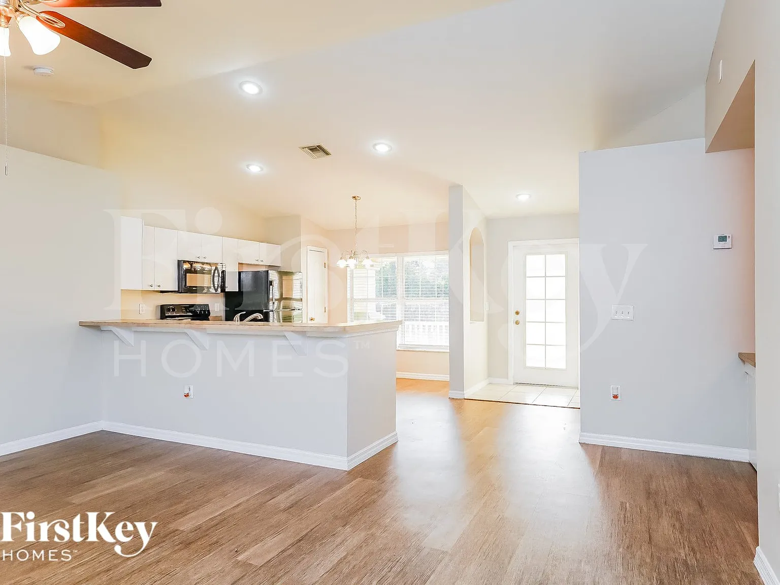 3 bed, 2.0 bath, 1272 sqft, $1,890 — Photo 2