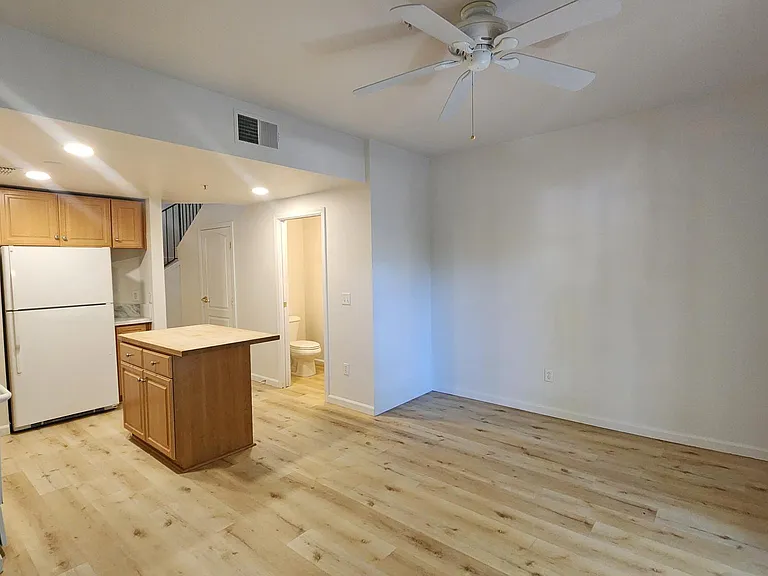 1033 S St #3 — Photo 7