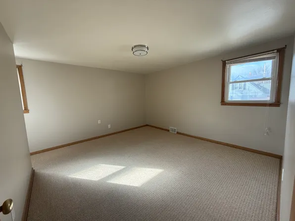 2873 S 37th St, Milwaukee, WI 53215