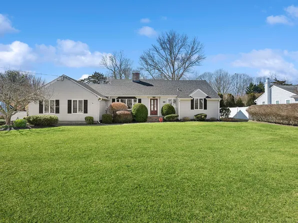 61 Morningside Ave, Riverhead, NY 11901