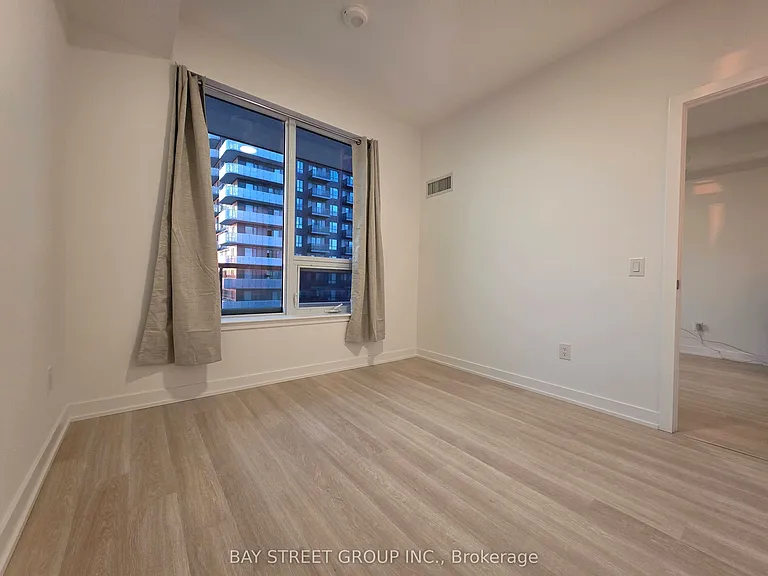 5105 Hurontario St #2009 — Photo 10