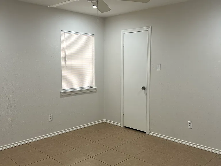 3313 Kiwi St — Photo 12