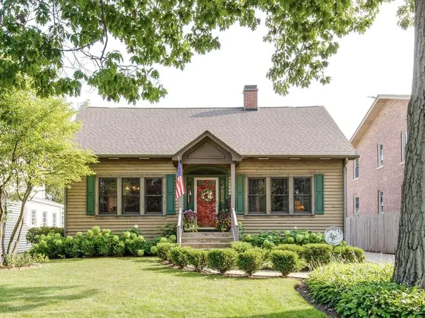 213 E Scranton Ave, Lake Bluff, IL 60044