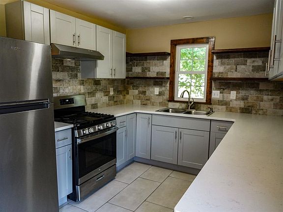 5th image of 2509 SW C Ave
