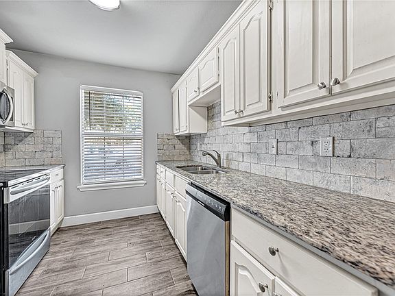 4th image of 2514 W Ash St