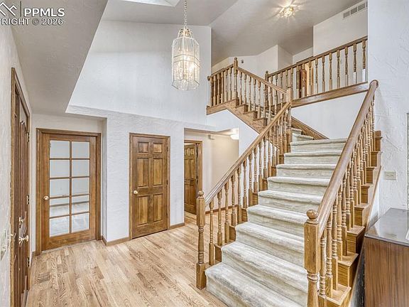 4th image of 225 Sugarbush Dr