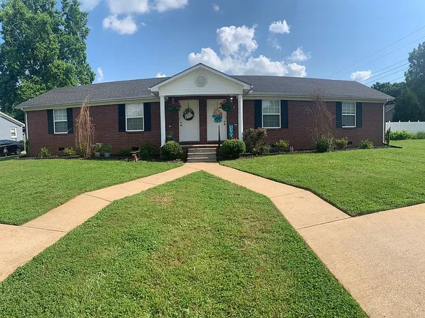 703 3rd St, Lawrenceburg, TN 38464