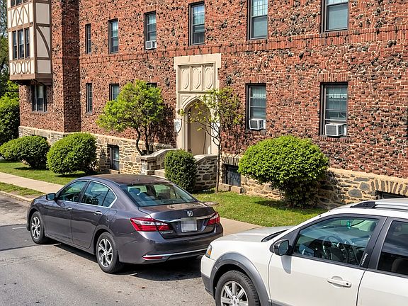 2nd image of 901 E 22nd St APT 2