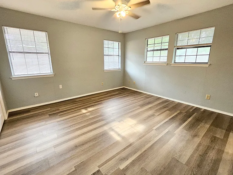 1124 Kathy Ln — Photo 15