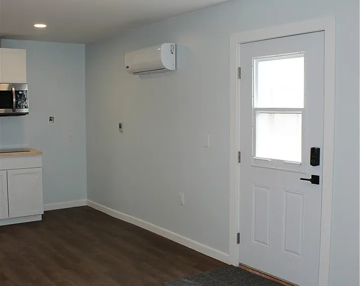 5776 Katherine St — Photo 5