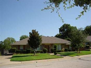 1st image of 2 Country Lake Dr