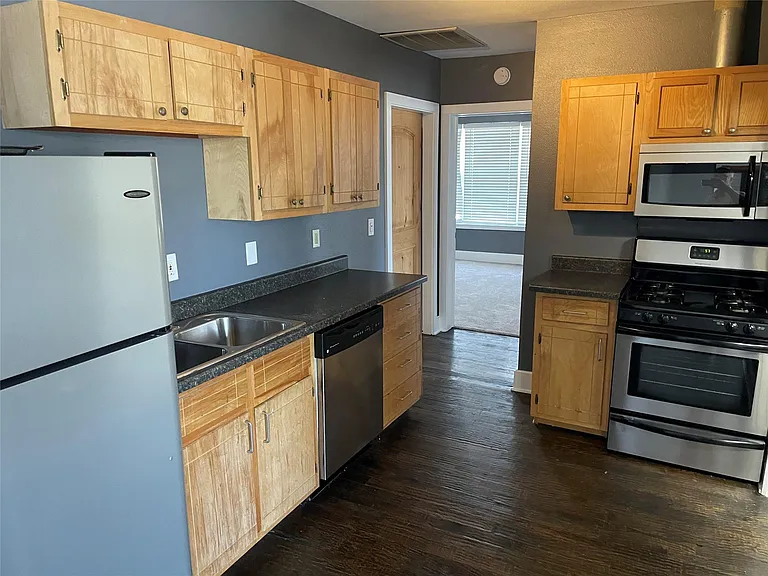 1122 N Zang Blvd #201 — Photo 8