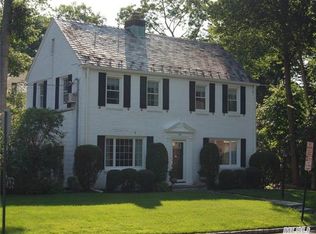 70 Ridge Cres, Manhasset, NY 11030