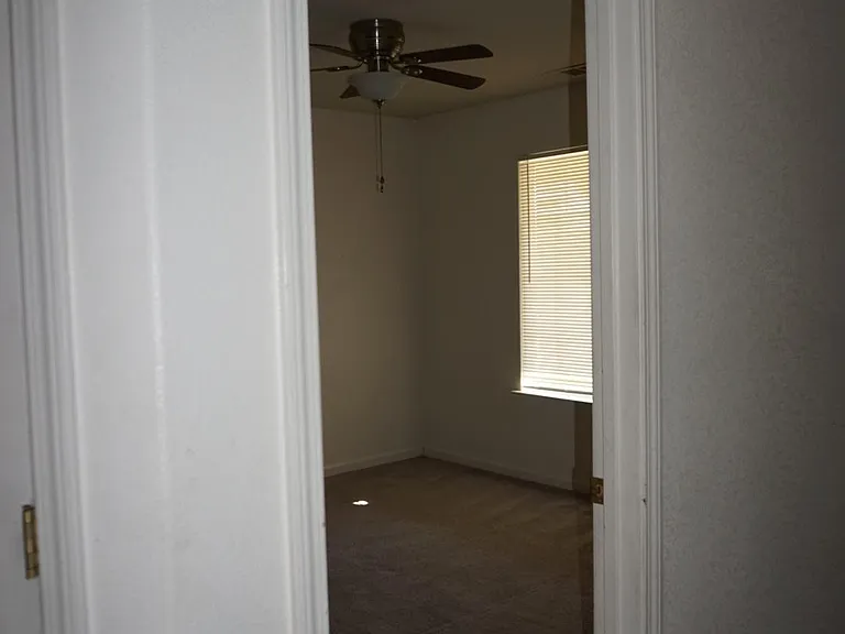 1914 S Sinclair Ave — Photo 4