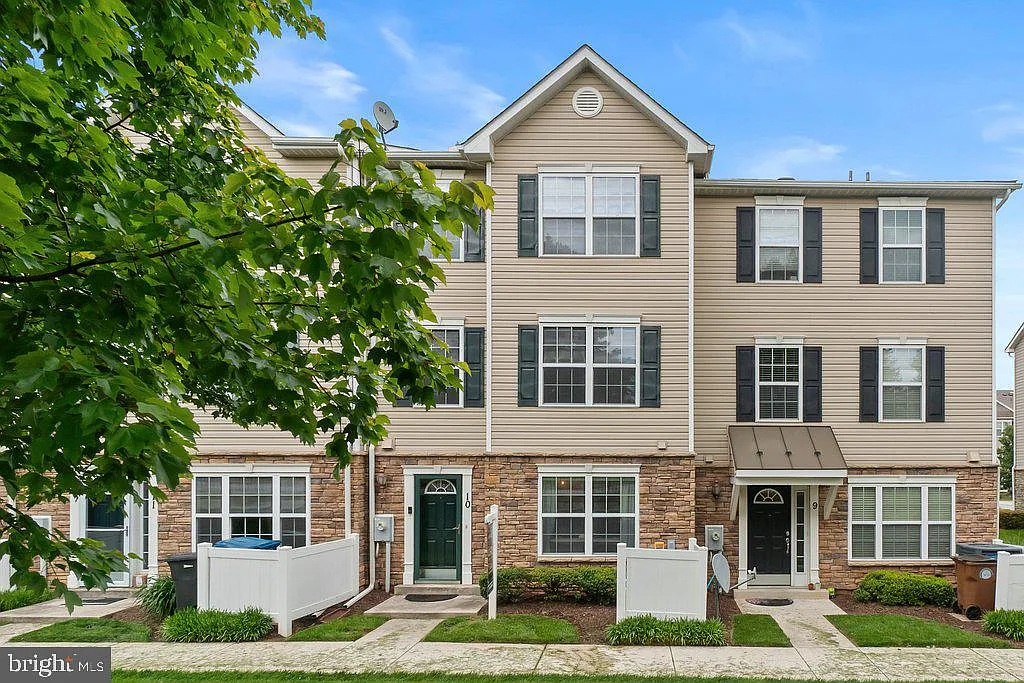 6488 Cornwall Dr Unit 10 photo 1